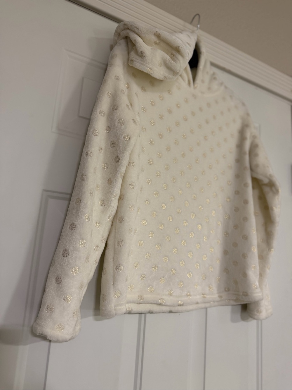 BCBG Girls~Soft~Fuzzy~Off-White~Metallic Gold Polka Dot~Pullover~Hoodie~Size L - Picture 1 of 13
